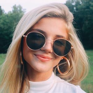 Meet your Posher, Kaylie